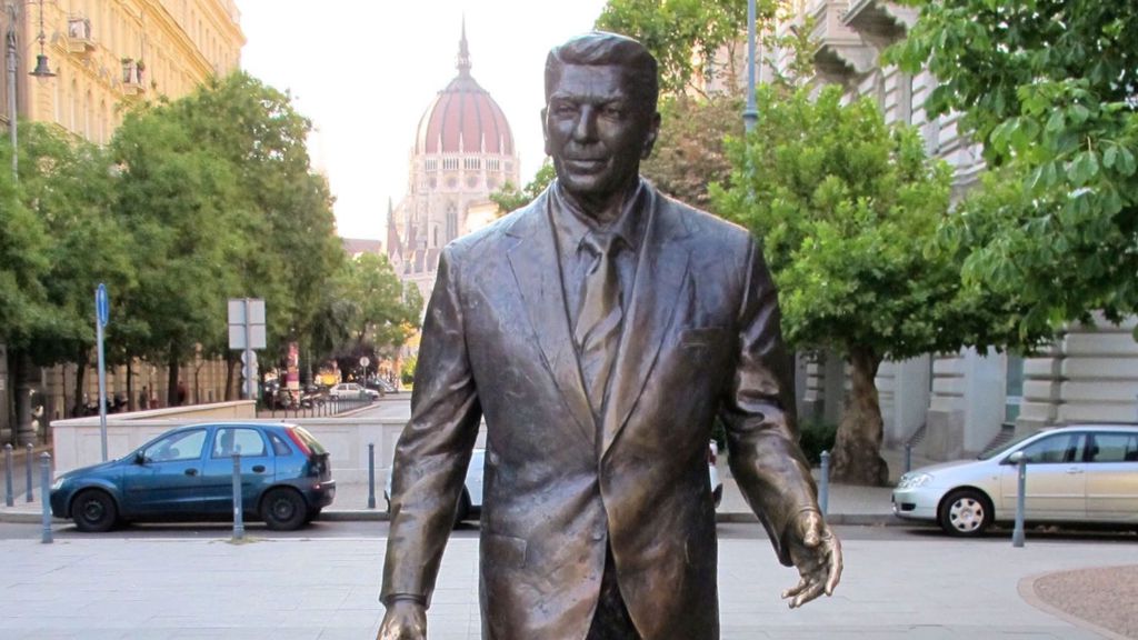 Statue of Ronald Reagan