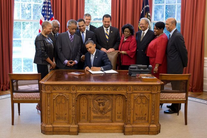 Obama signs White House Initiative on Educational Excellence for African Americans Executive Order