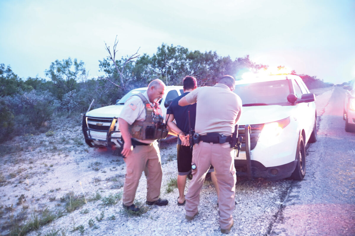 Arrest a smuggler and seven illegal aliens from Guatemala near Brackettville, Texas
