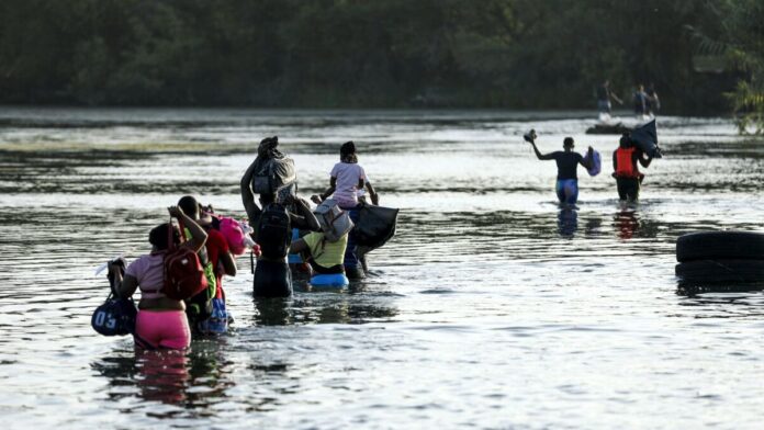 A group of illegal immigrants crosses the Rio Grande from Acuna, Mexico, to Del Rio, Texas A group of illegal immigrants crosses the Rio Grande from Acuna, Mexico, to Del Rio, Texas