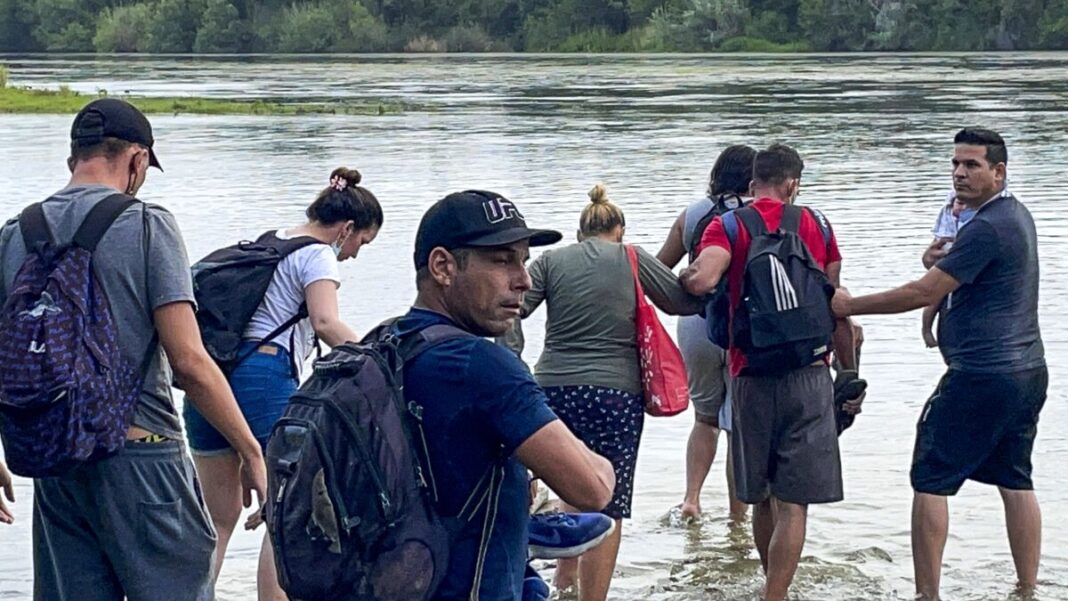 Illegal Immigrants crossing Rio Grande from Acuna