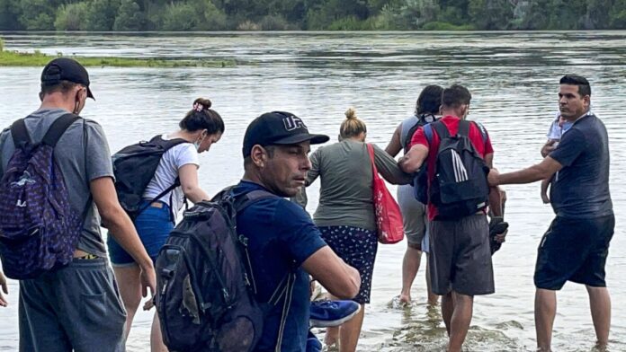 Illegal Immigrants crossing Rio Grande from Acuna Illegal Immigrants crossing Rio Grande from Acuna