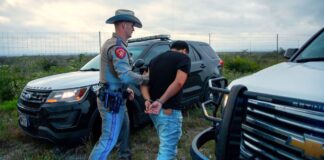 Texas state trooper arrests a U.S. citizen