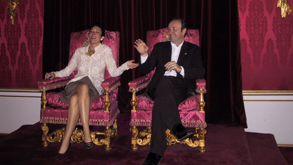 Ghislaine Maxwell and Kevin Spacey sitting on Elizabeth II's Thrones