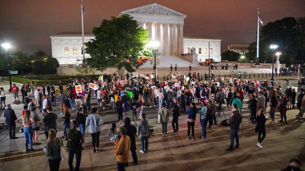 Protesters Support abortion Outside U.S. Supreme Court