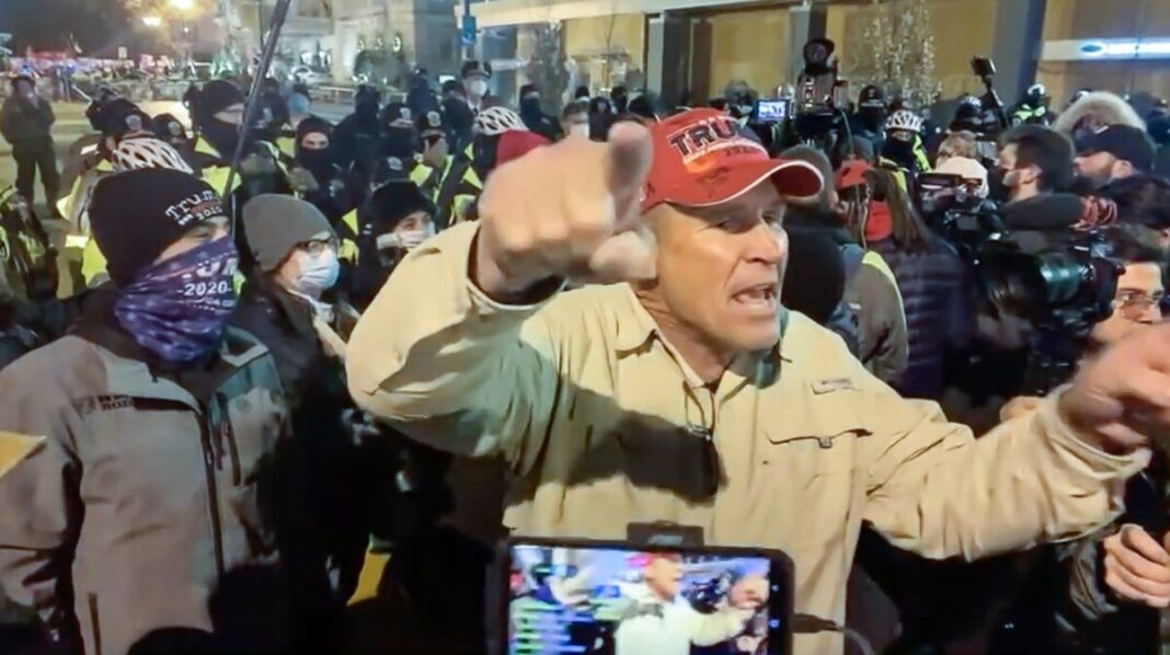 Ray Epps encourages protesters to go into the Capitol