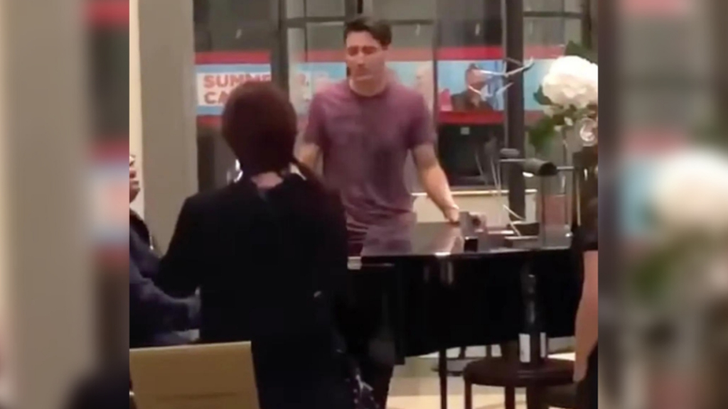 Justin Trudeau Singing