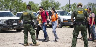 Border Patrol agents apprehend illegal immigrants near Eagle Pass, Texas