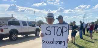 Conservative Texans protest drag-queen event.