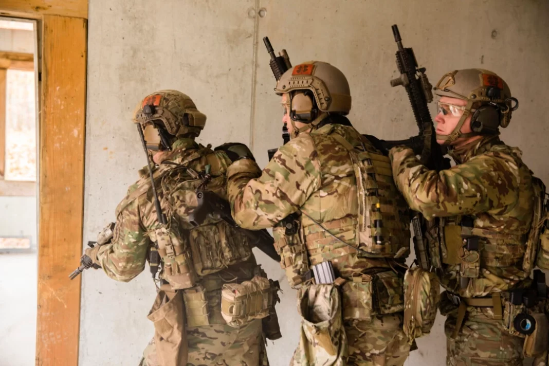 Green Berets assigned to 1st Battalion, 10th Special Forces Group (Airborne),