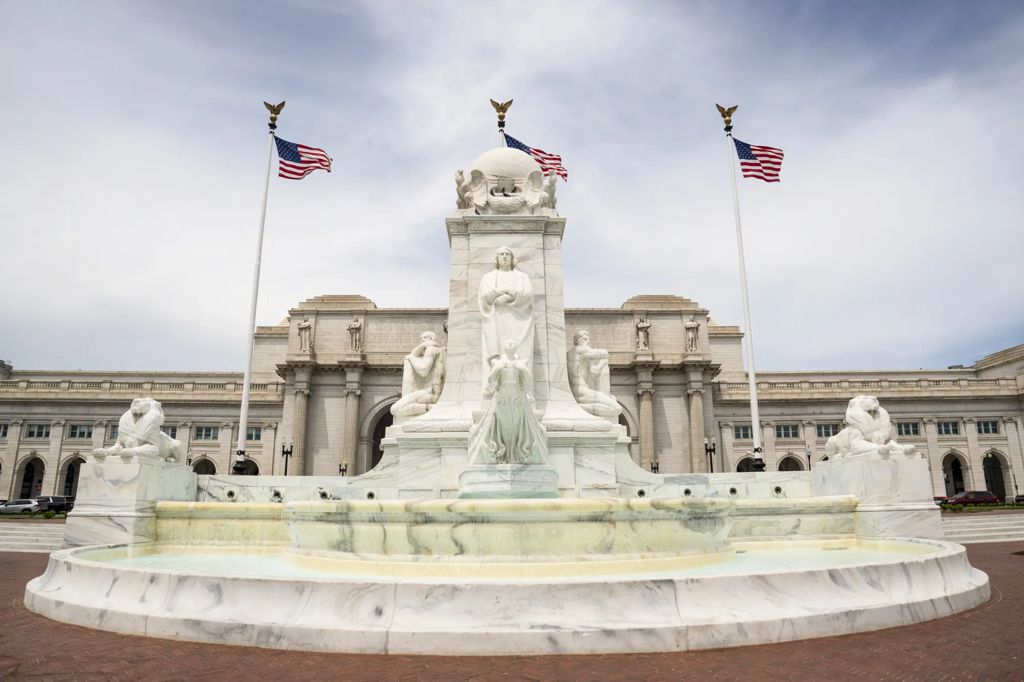 (Right) The newly renovated Columbus Fountain at Union Station in Washington on June 18, 2026. The recent renovation included cleaning as well as repairs to the fountain's plumbing, bringing water to the fountain for the first time in nearly 20 years. Andrew Thomas/AFP via Getty Images, Madalina Kilroy/The Epoch Times