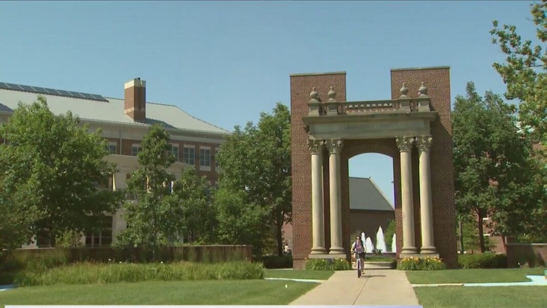 Judge blocks Illinois from offering in-state tuition to undocumented immigrants